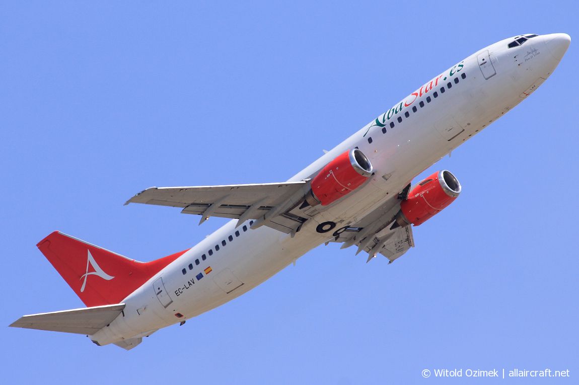 EC-LAV (cn 24352) Boeing 737-408