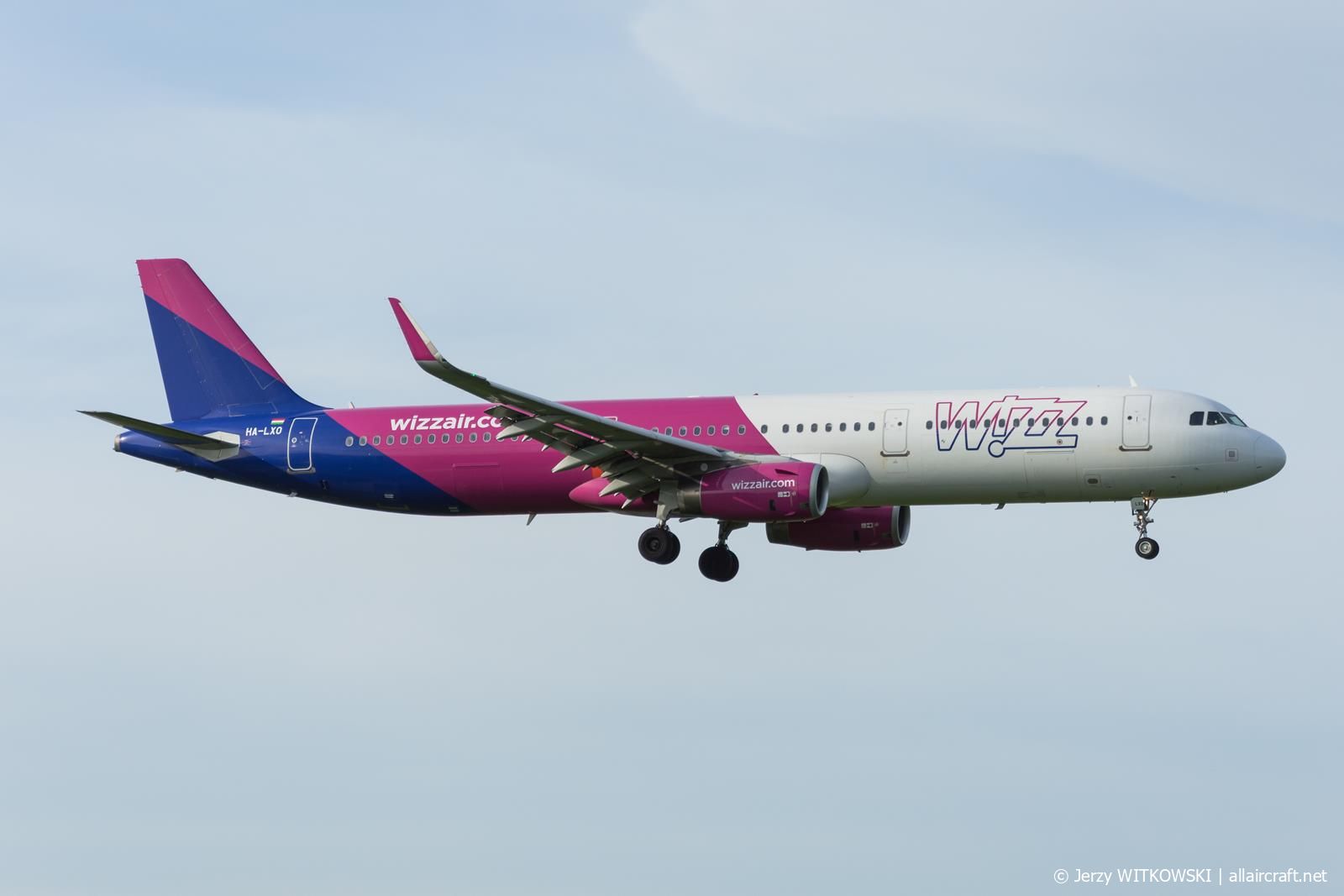 HA-LXO (7562) 2017 Airbus A321-231(WL)