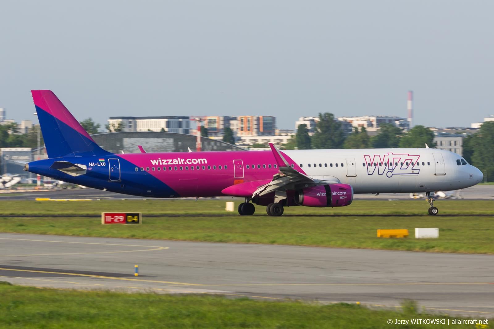 HA-LXO (7562) 2017 Airbus A321-231(WL)