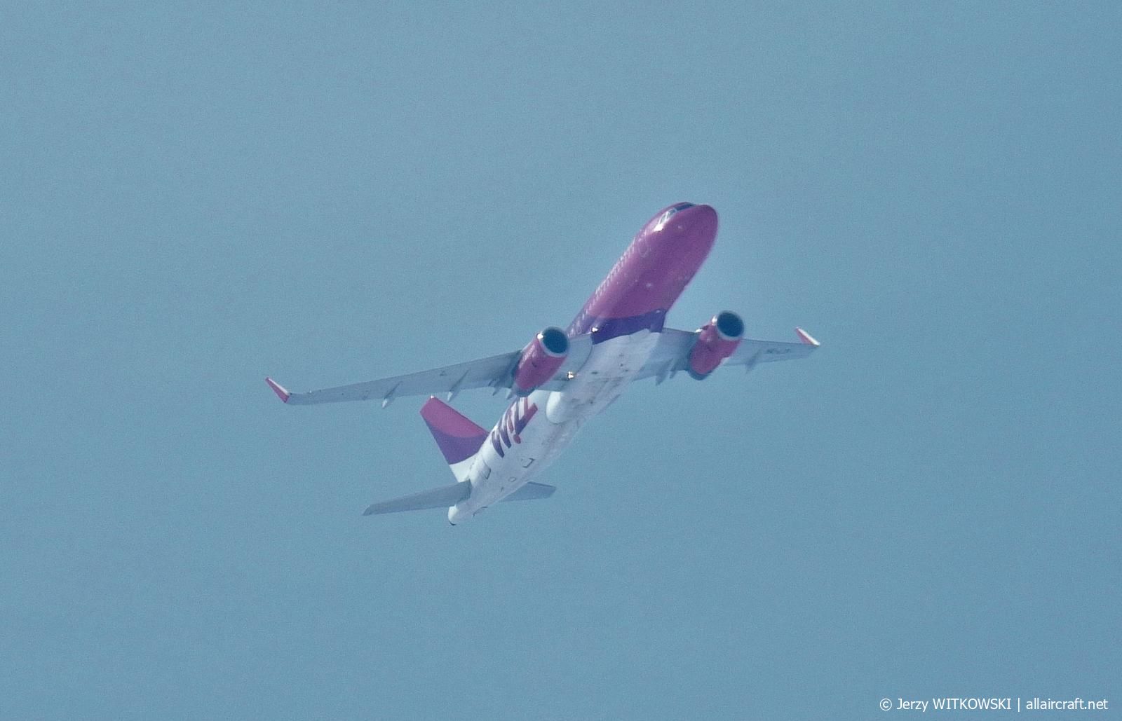 HA-LWU (5617) 2013 Airbus A320-232(WL)