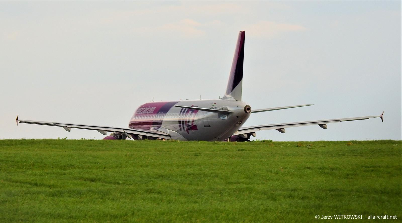 HA-LWZ (6086) 2014 Airbus A320-232(WL)