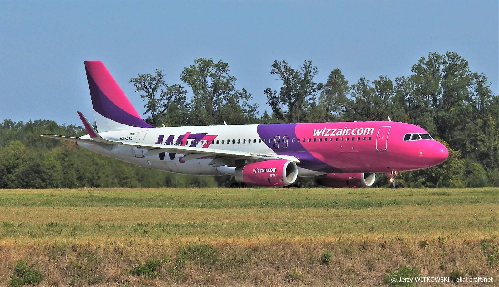 HA-LYL (6489) 2015 Airbus A320-232(WL)