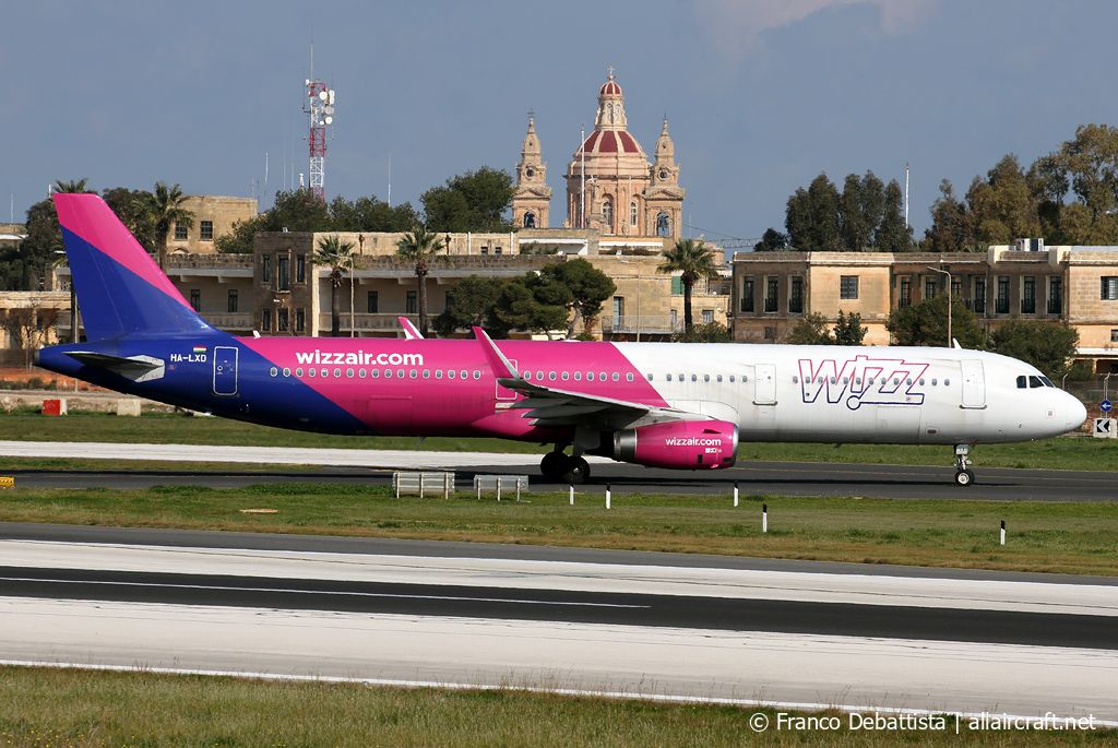 HA-LXD (7032) 2016 Airbus A321-231