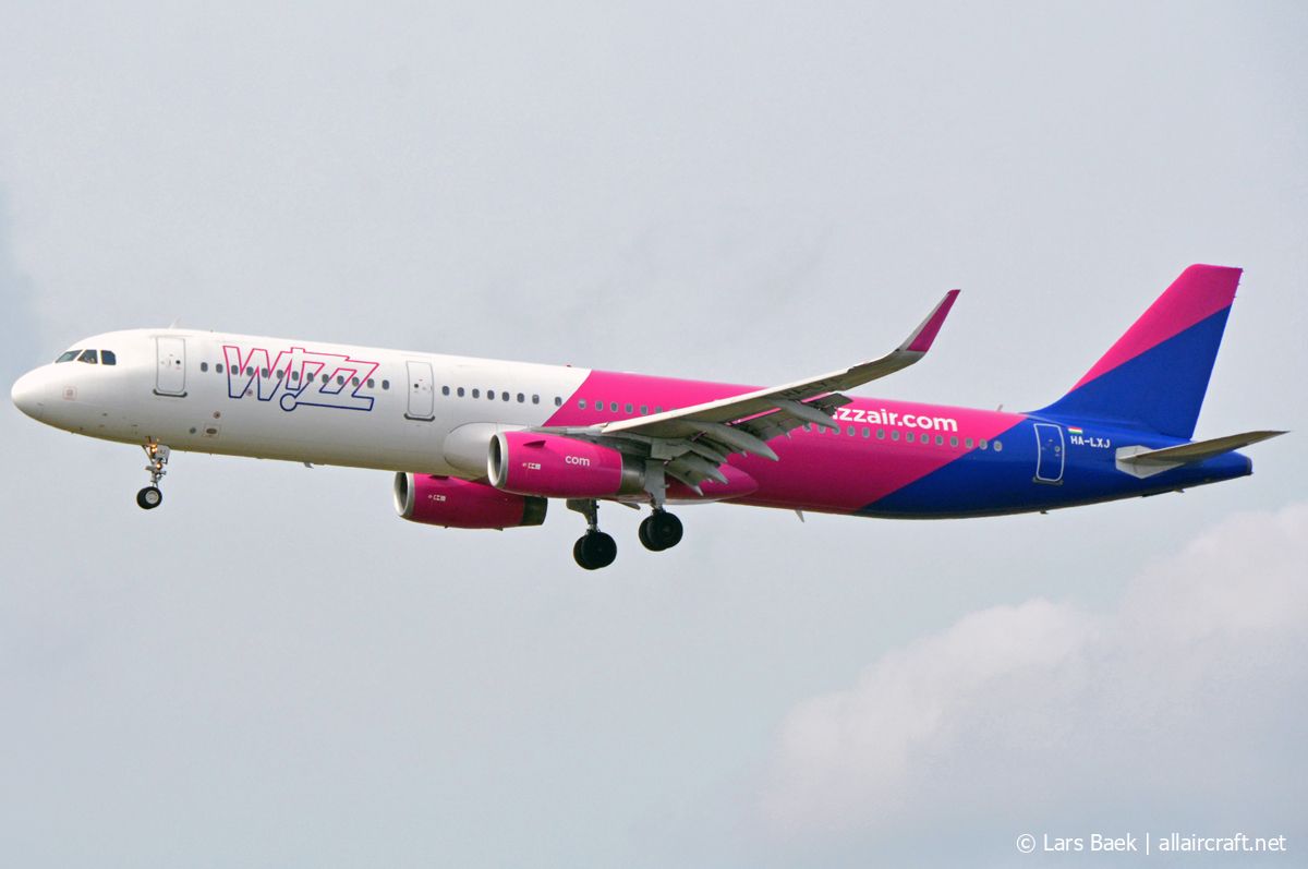 HA-LXJ (7316) 2016 Airbus A321-231(WL)