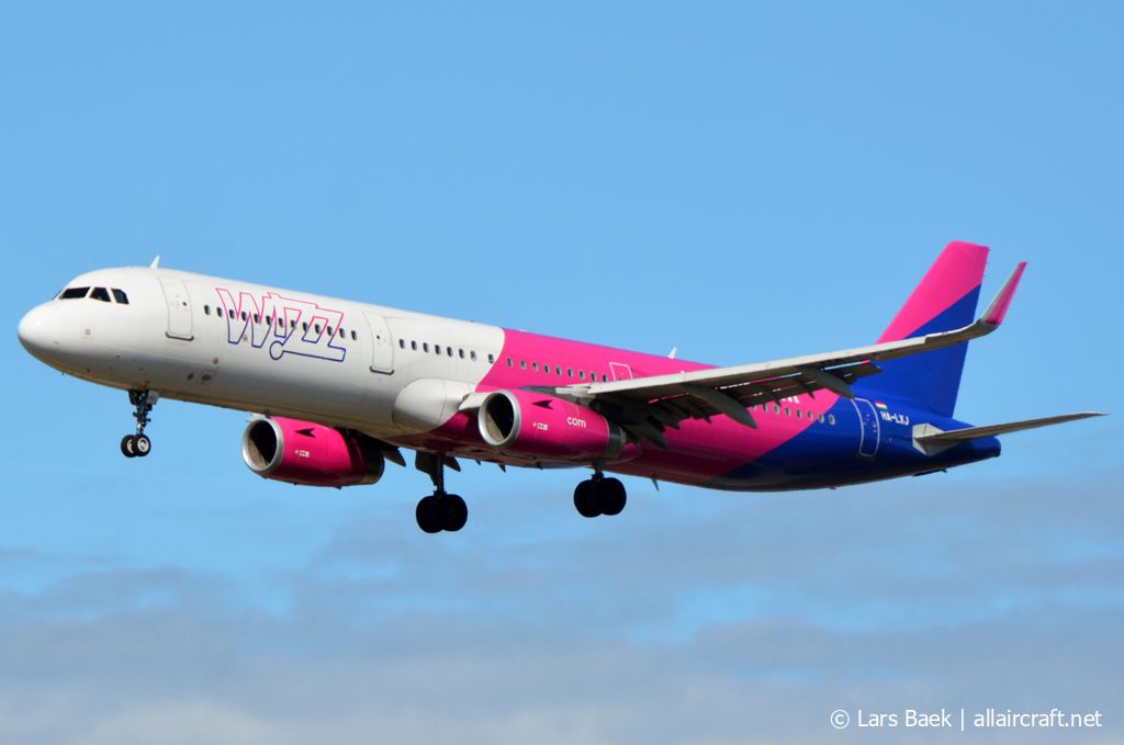 HA-LXJ (7316) 2016 Airbus A321-231(WL)