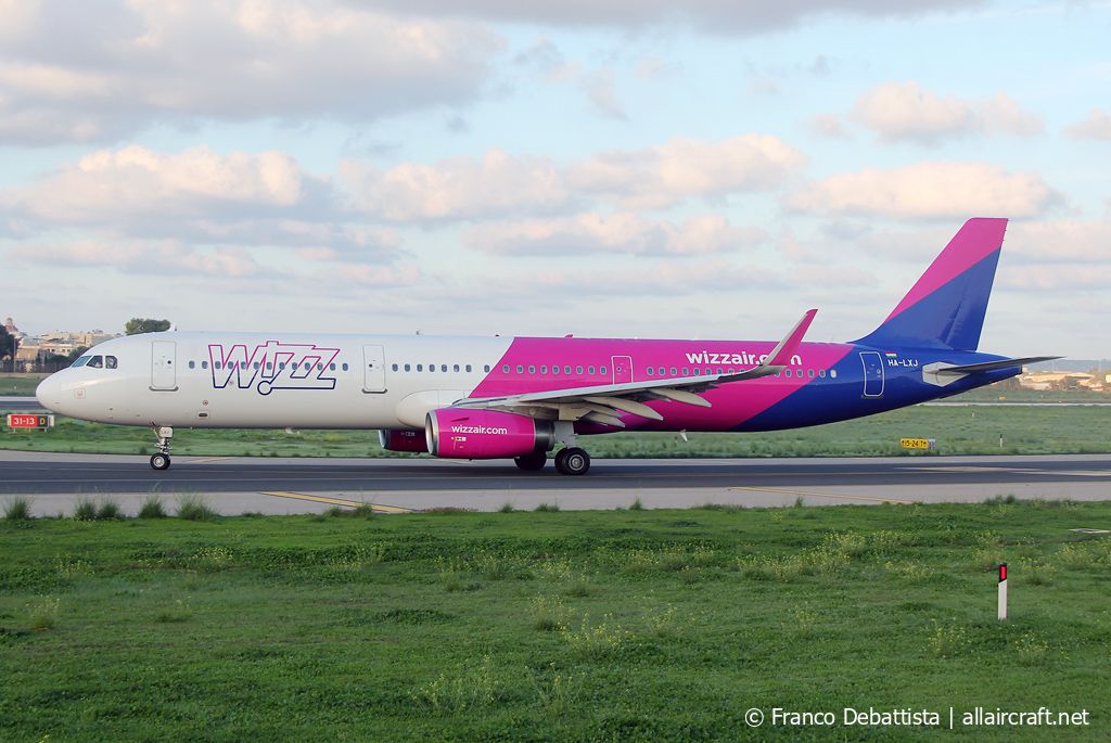 HA-LXJ (7316) 2016 Airbus A321-231(WL)
