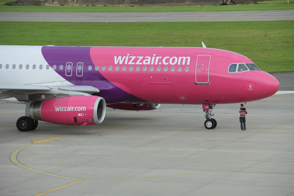 HA-LWB, (cn 4246), Airbus A320-232