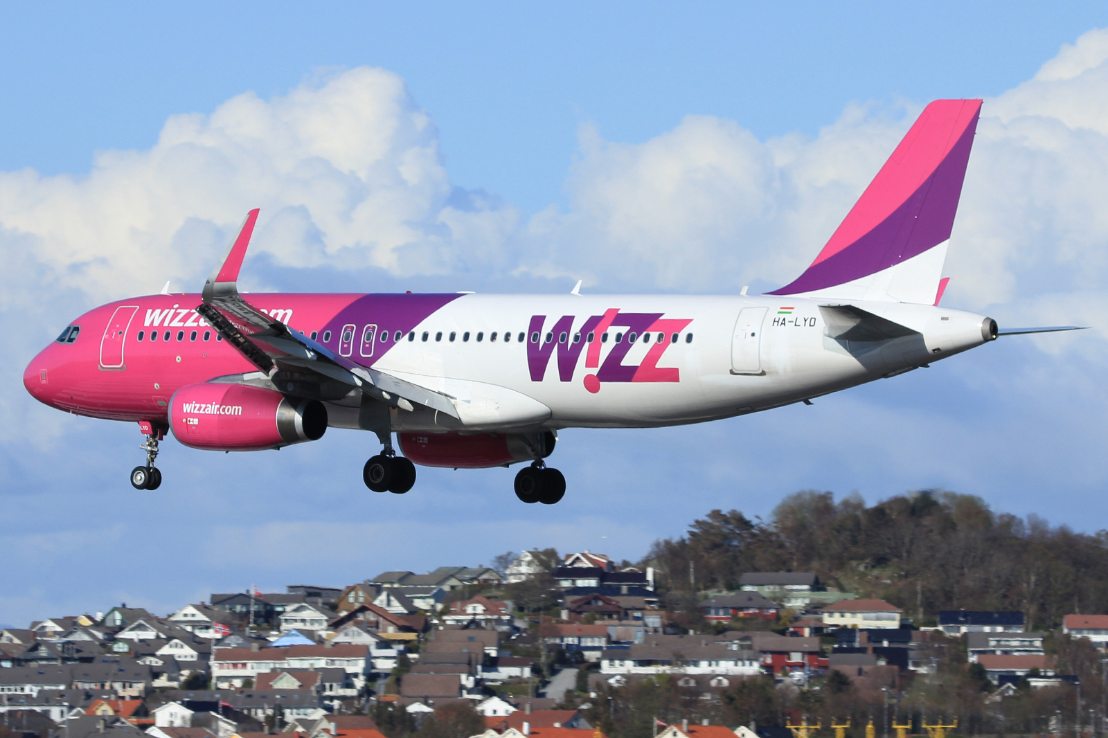 HA-LYD (6115) 2014 Airbus A320-232(WL)