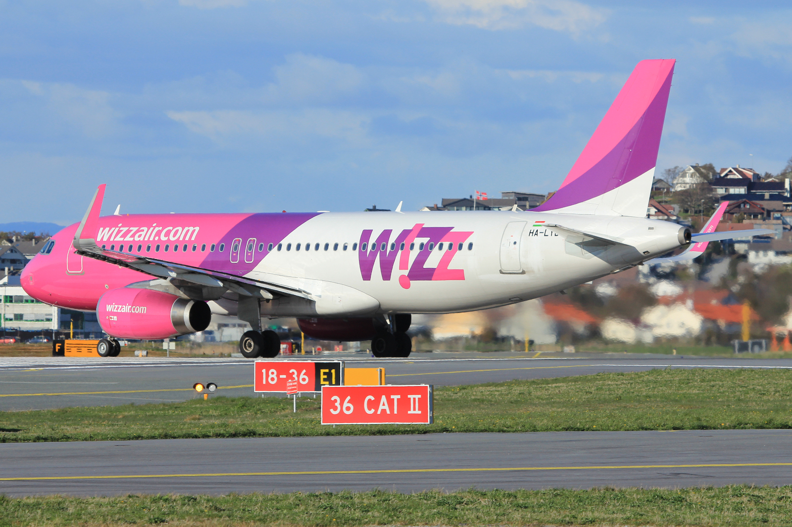 HA-LYD (6115) 2014 Airbus A320-232(WL)