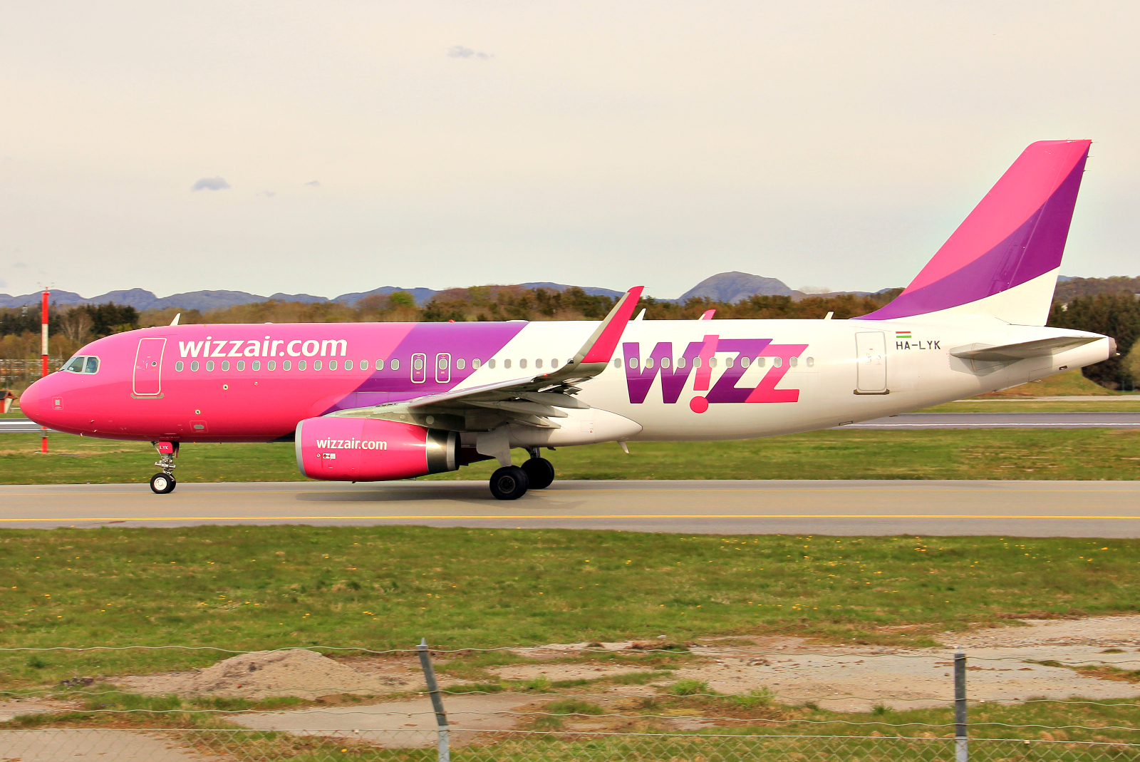 HA-LYK (6394) 2014 Airbus A320-232(WL)