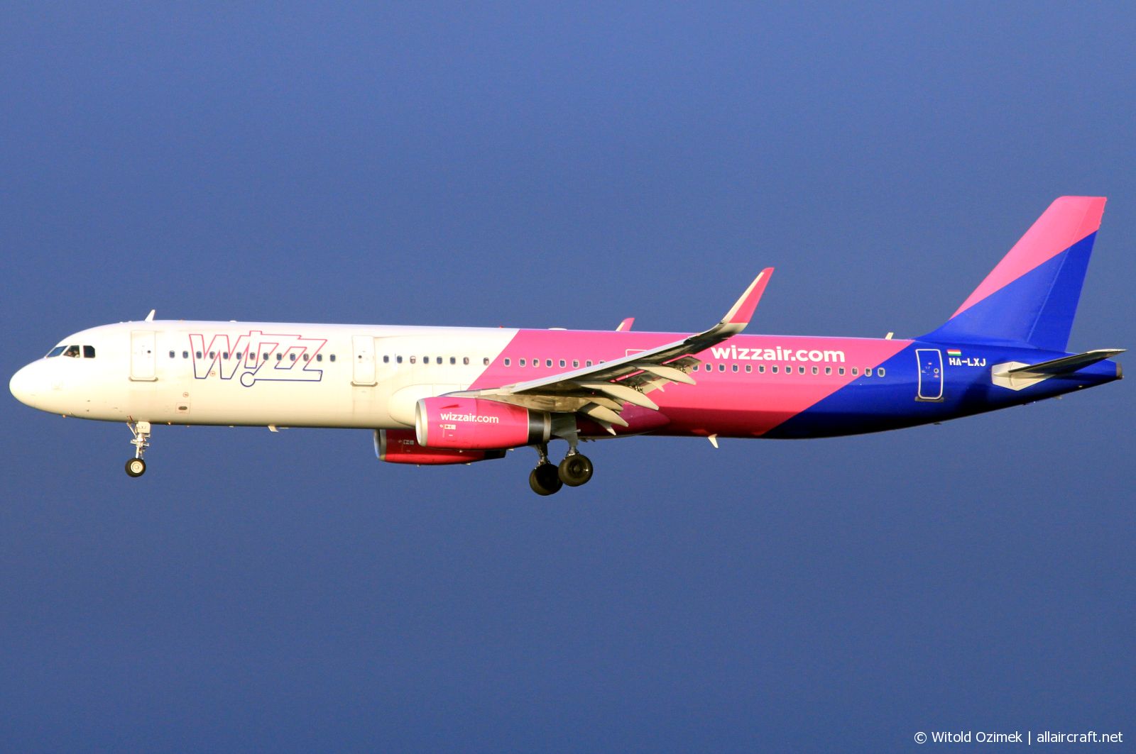 HA-LXJ (7316) 2016 Airbus A321-231(WL)