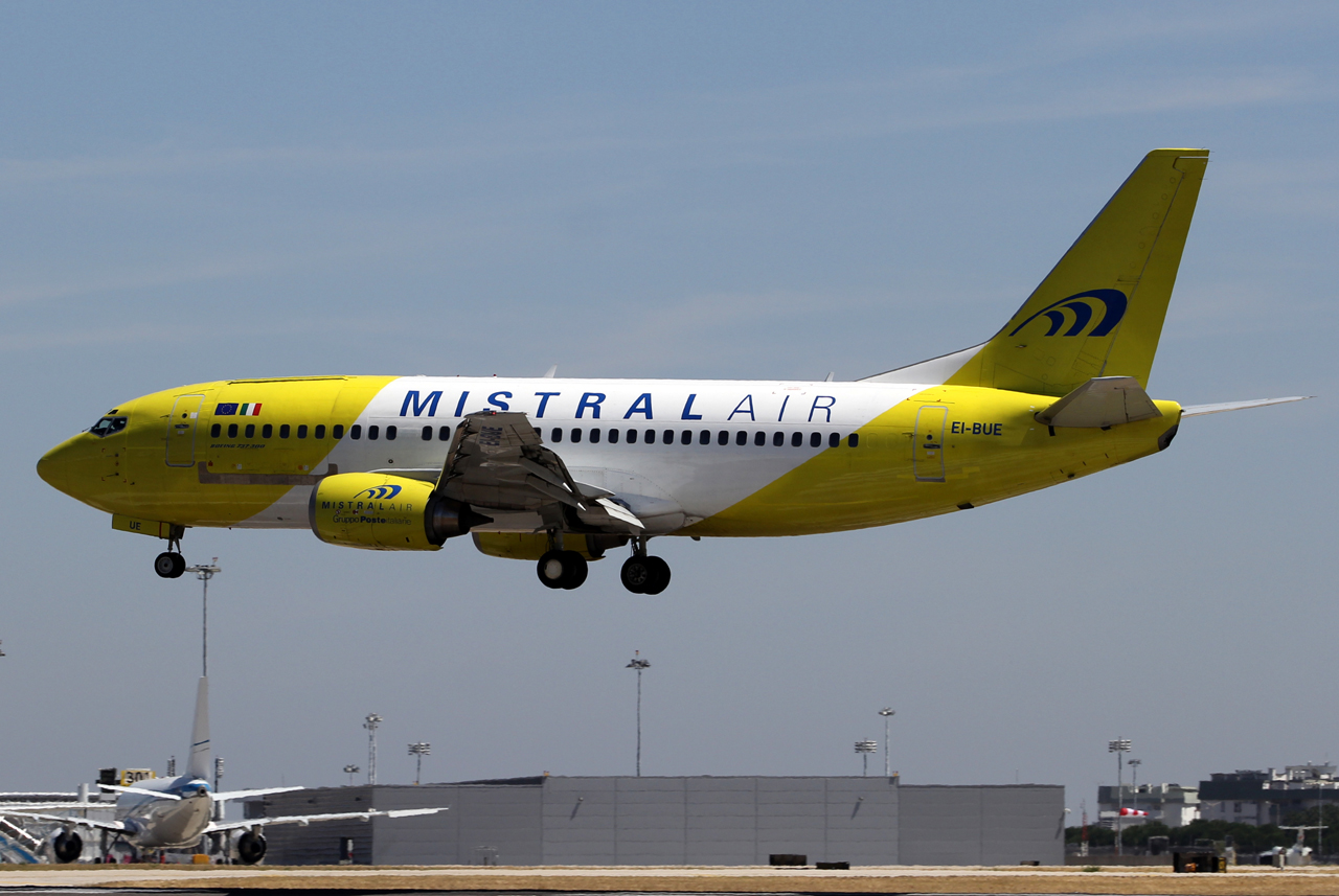 EI-BUE (23810) 1987 Boeing 737-348QC