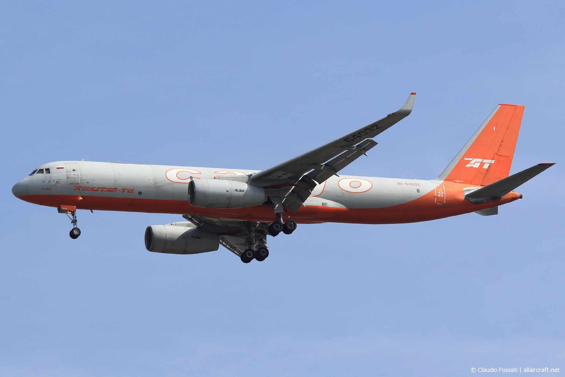 RA-64032 (1450742264032) Tupolev Tu-204-100C