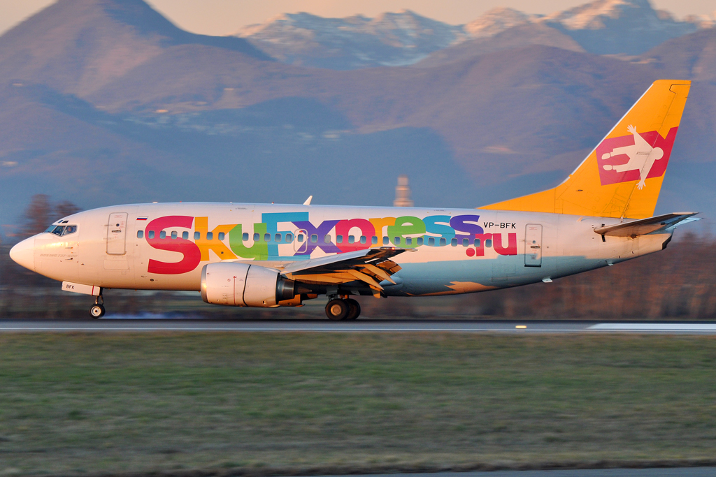 VP-BFK (24928) 1990 Boeing 737-5L9
