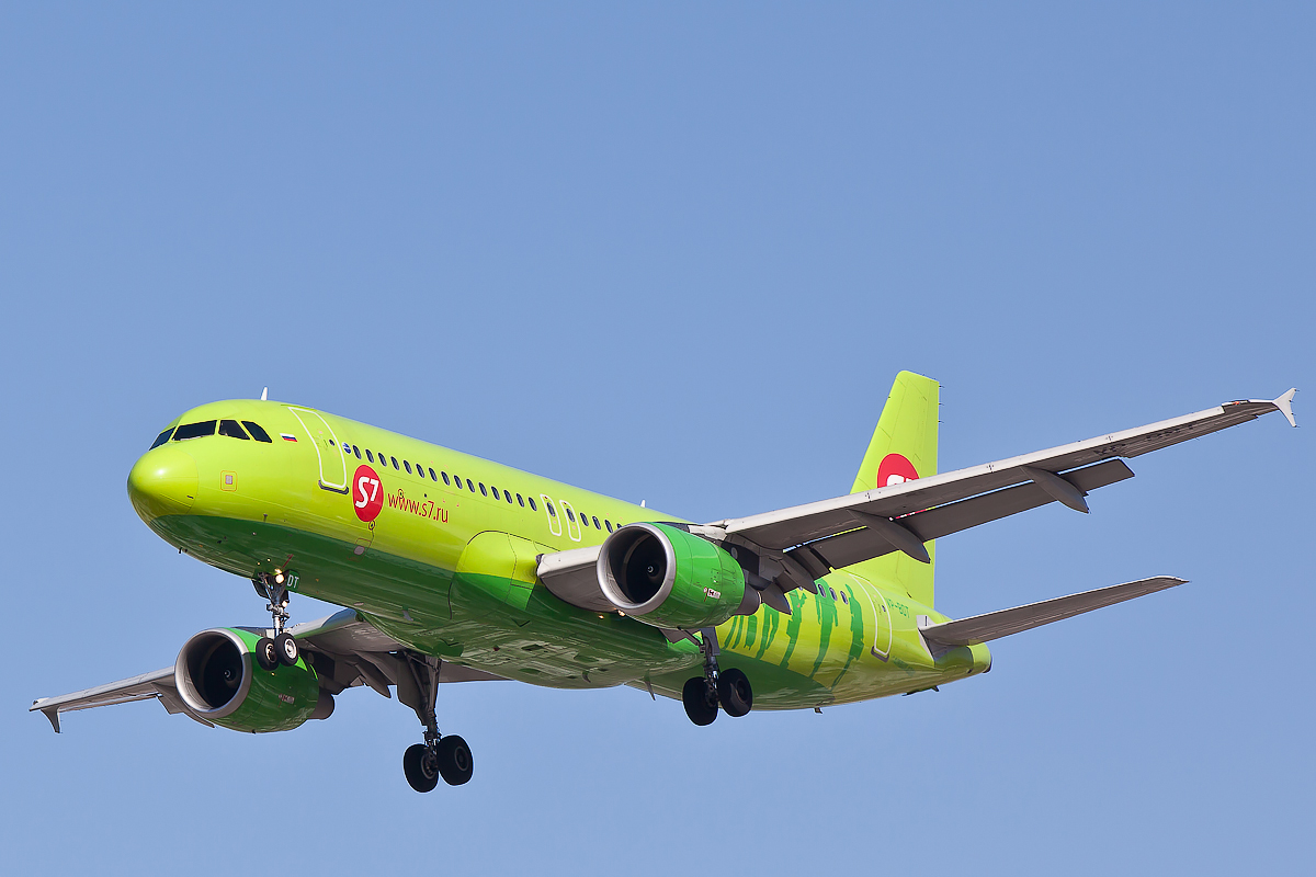 VP-BDT · Airbus A320-214 · (UUS / UHSS)