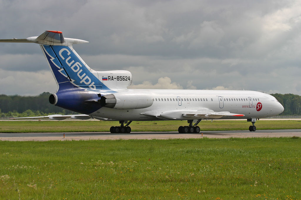 RA-85624 (87A-750) 1987 Tupolev Tu-154M