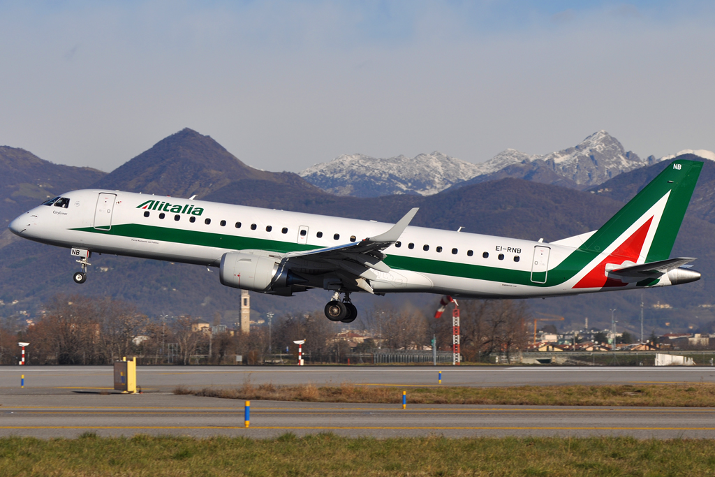 EI-RNB · Embraer 190-100LR · (BGY / LIME)