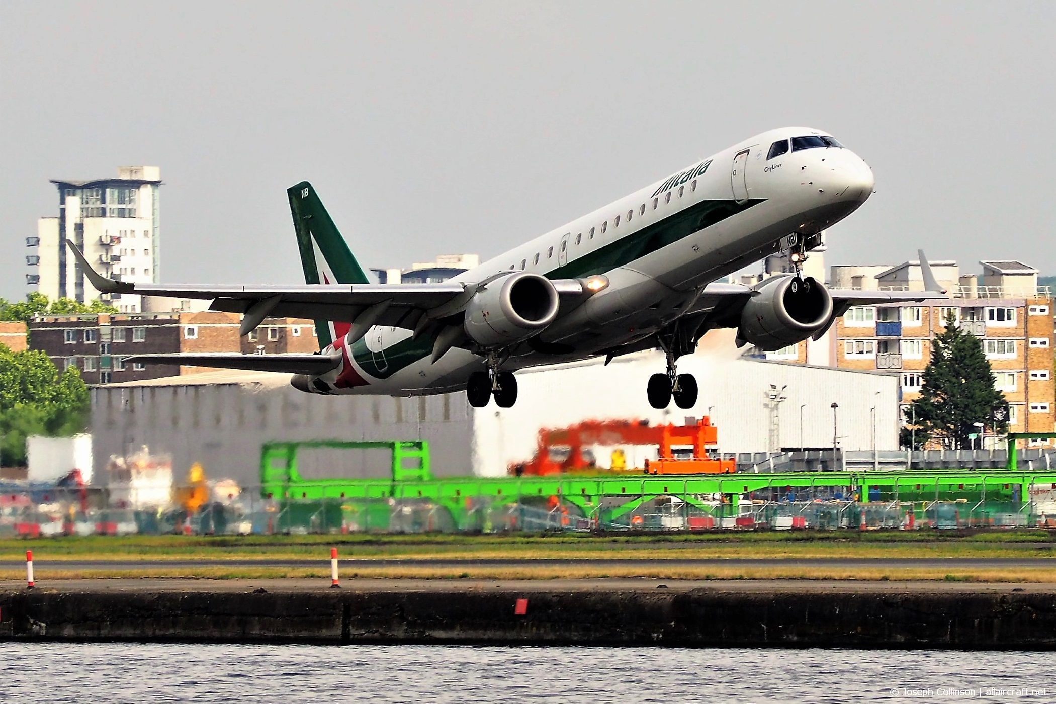 EI-RNB (19000479) 2011 Embraer 190-100LR
