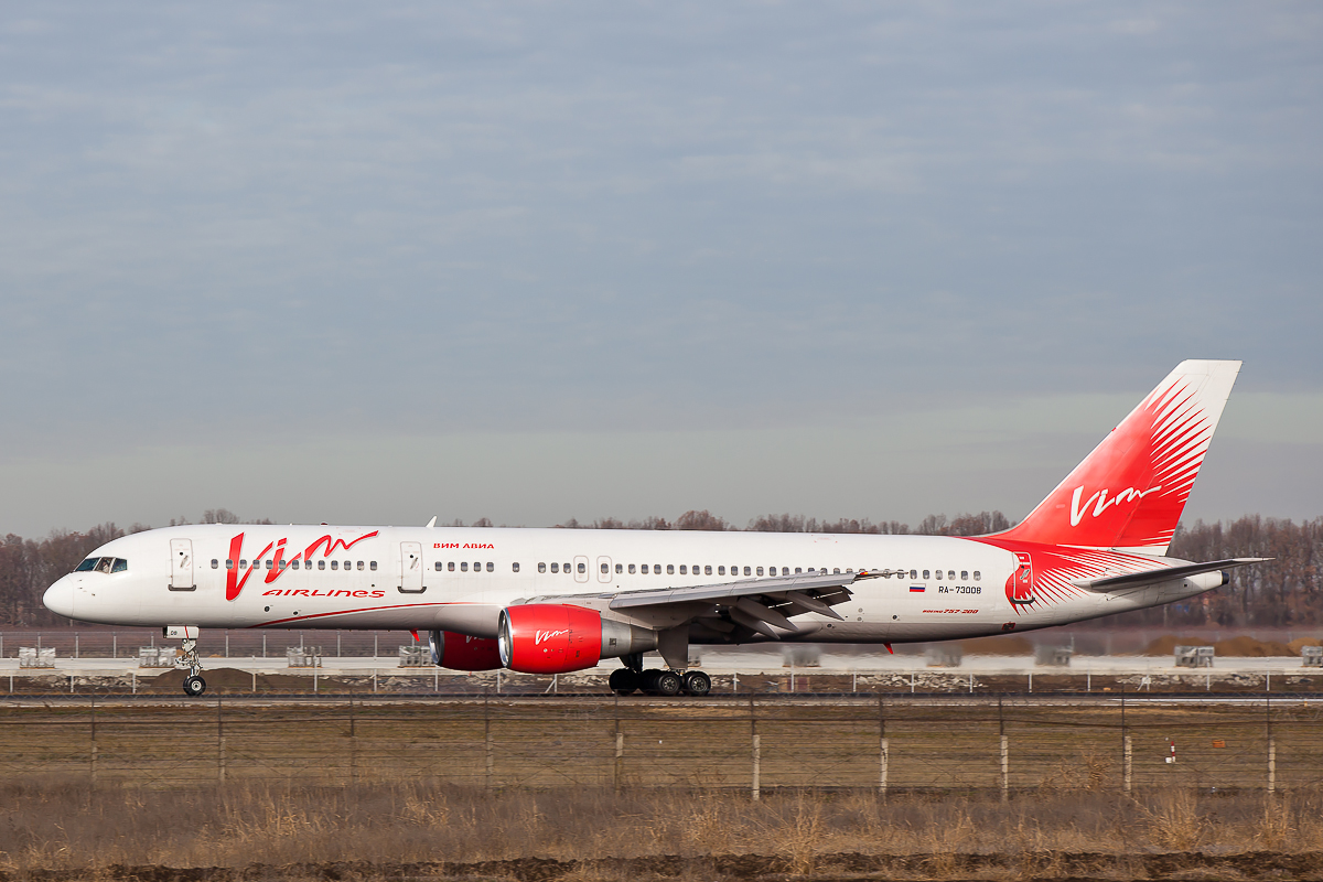 RA-73008 (25436) 1992 Boeing 757-230