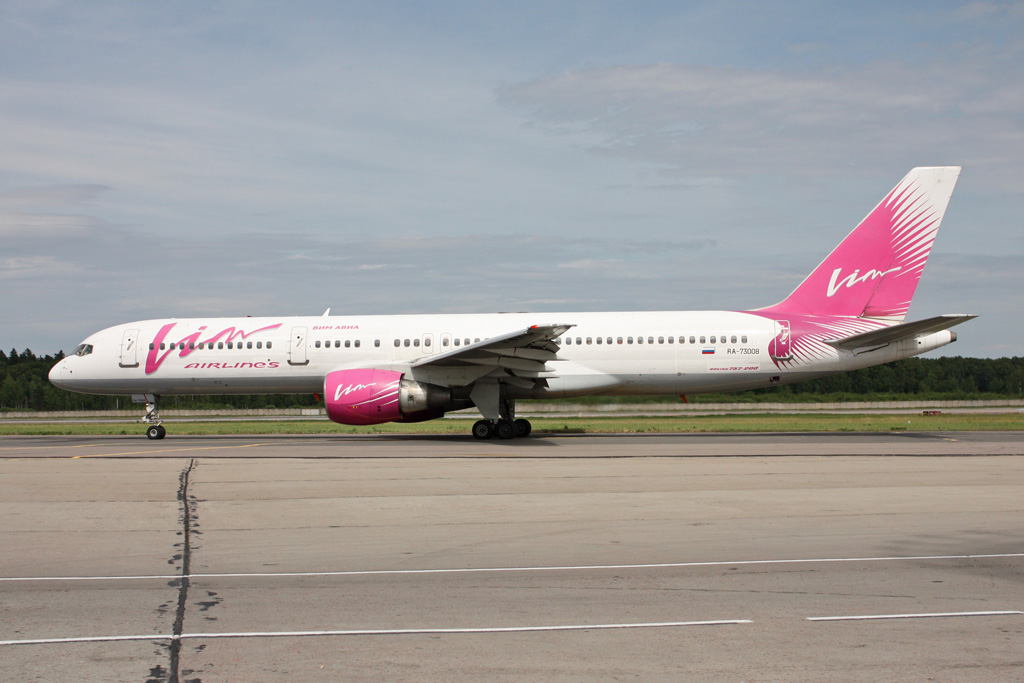RA-73008 · Boeing 757-230 · (DME / UUDD)