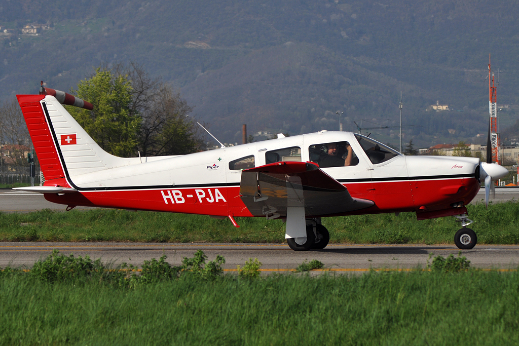 HB-PJA (28-44089) 2002 Piper PA-28R-201