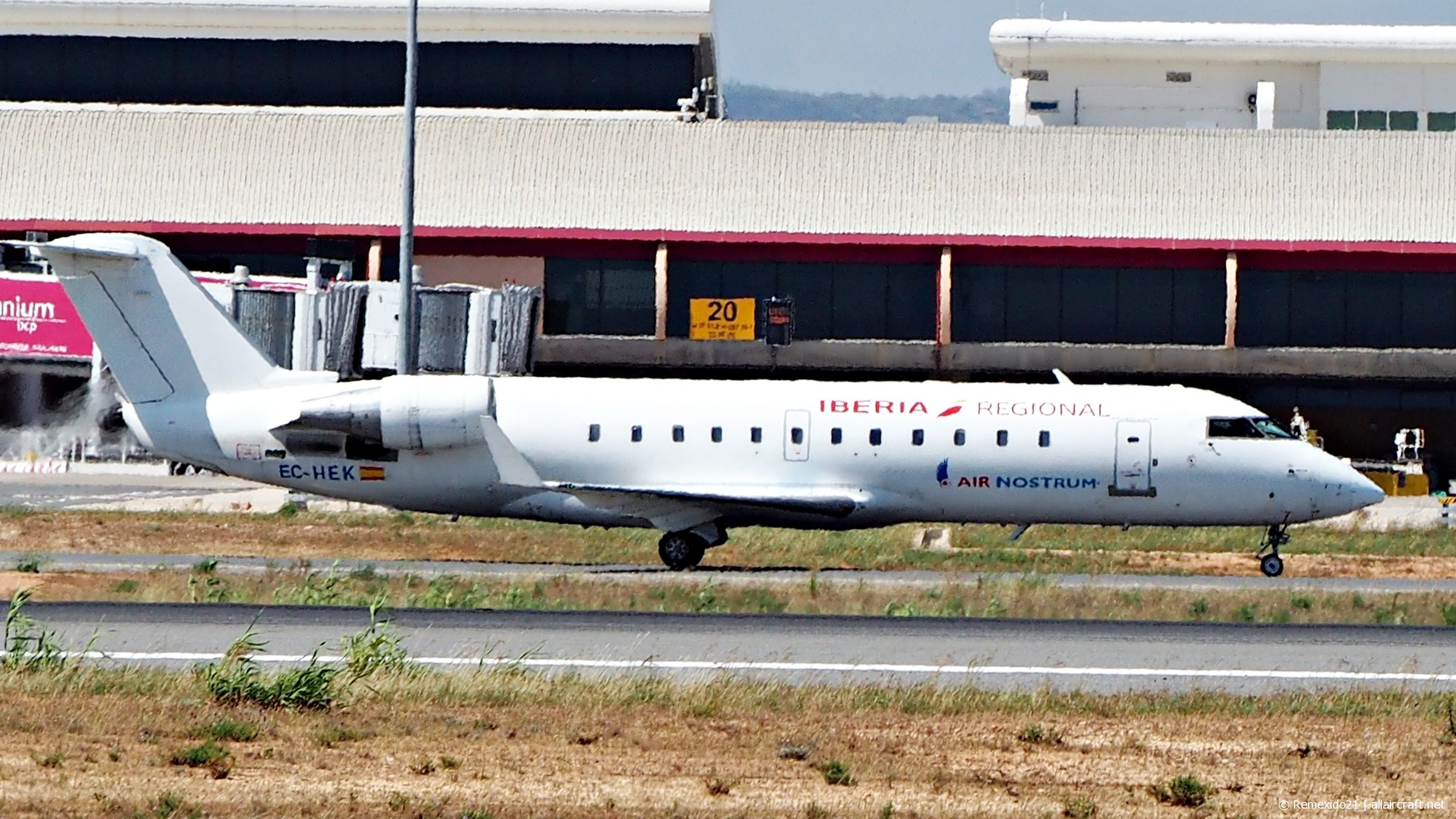 EC-HEK (cn 7320) Bombardier CRJ200ER