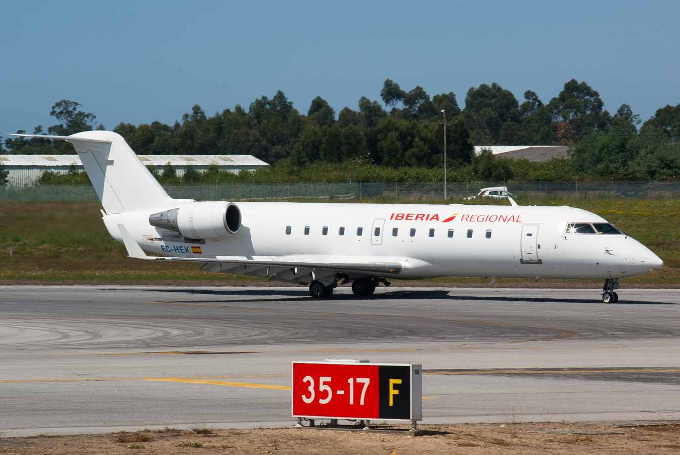 EC-HEK (cn 7320) Bombardier CRJ200ER