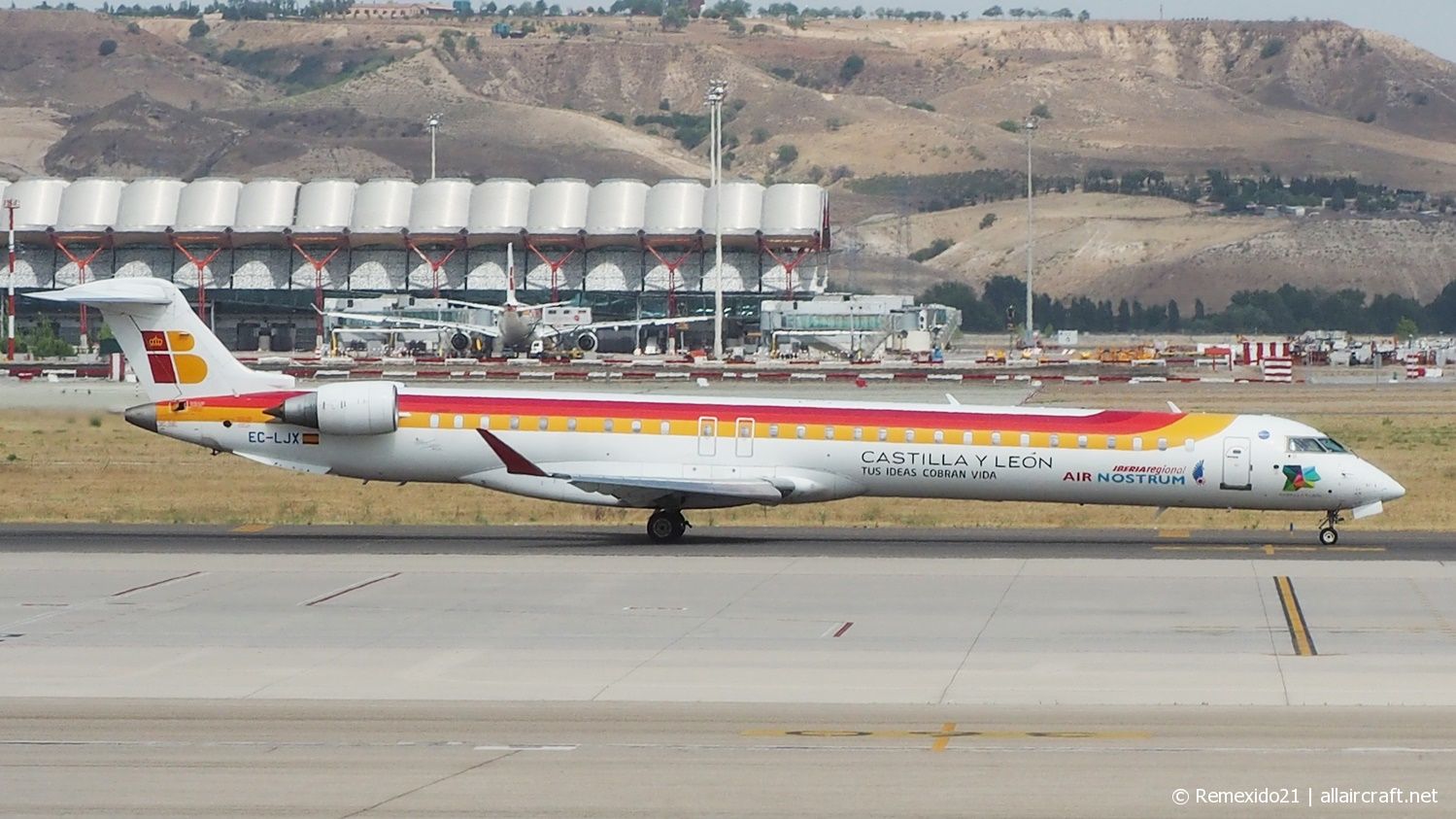 EC-LJX (cn 19008) Bombardier CRJ-1000