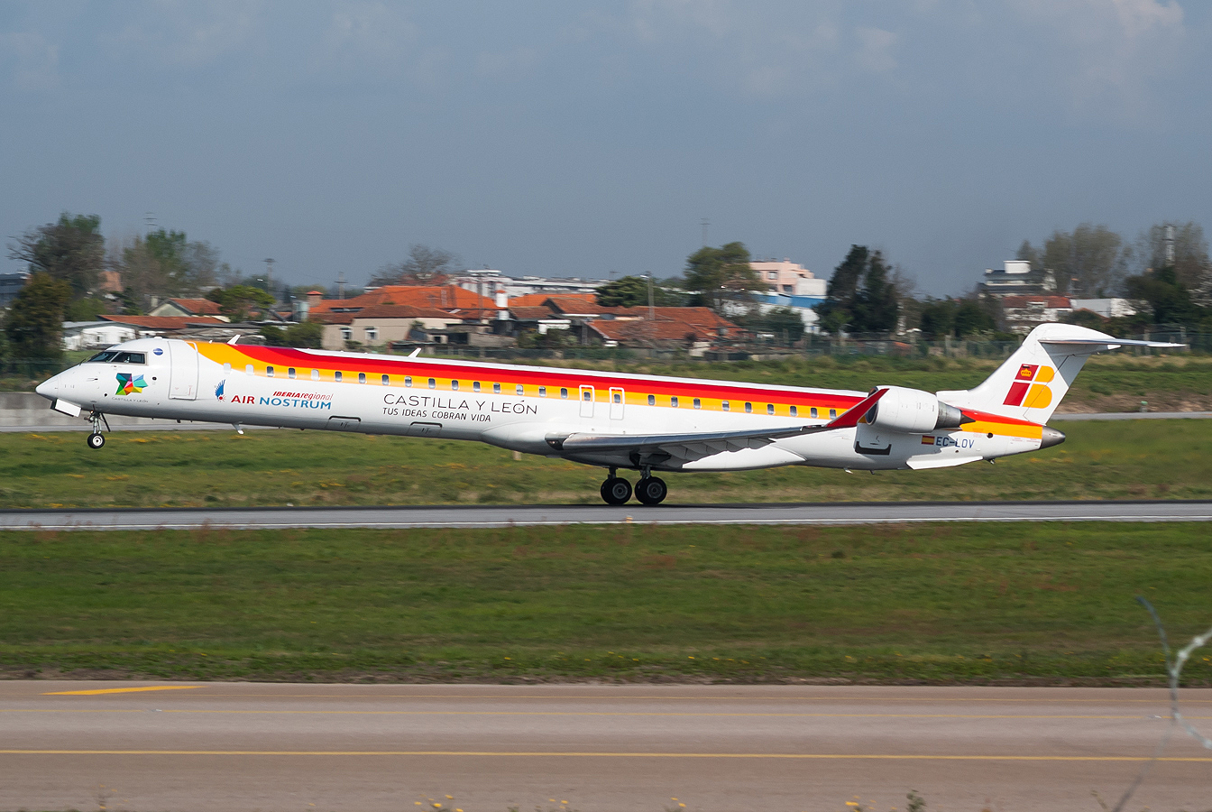 EC-LOV (cn 19019) Bombardier CRJ-1000