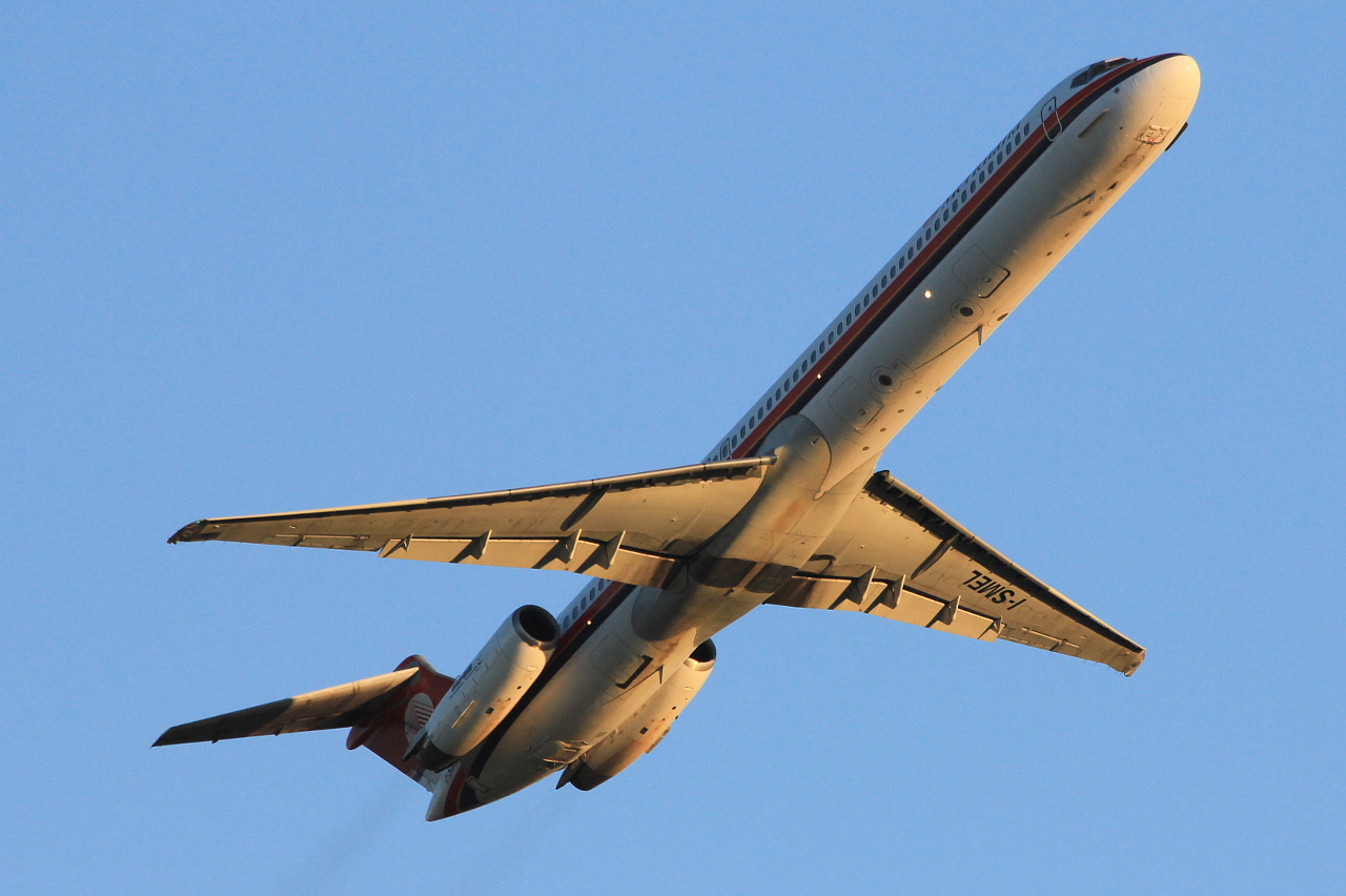 I-SMEL (49247) 1984 McDonnell Douglas MD-82