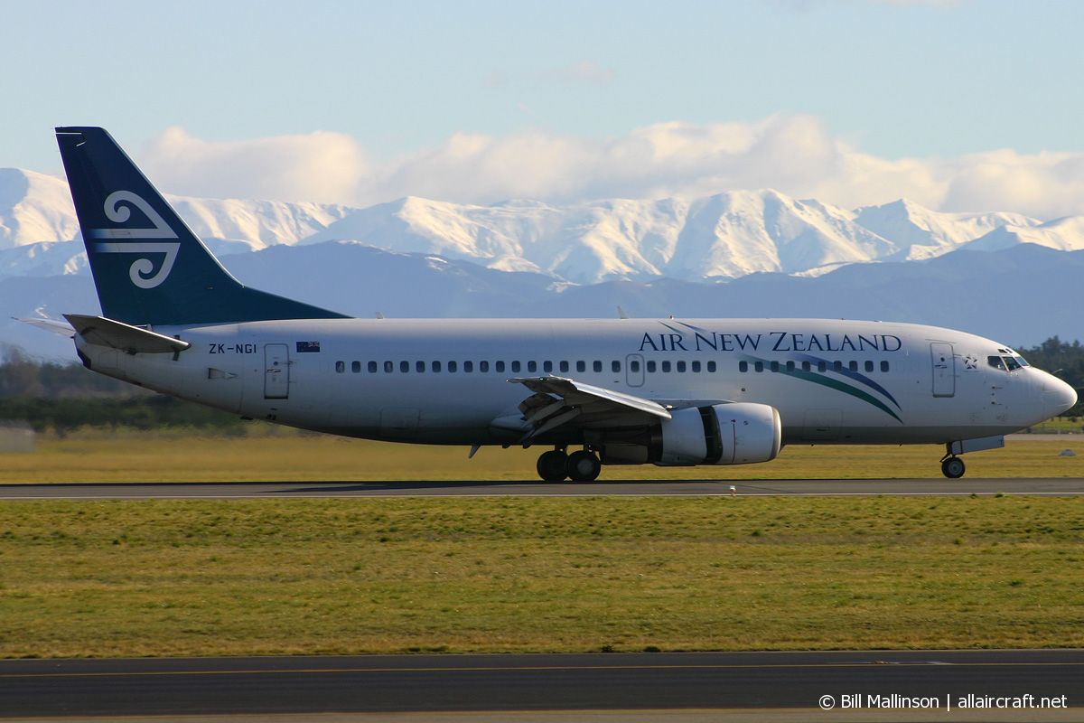 ZK-NGI (cn 25608) Boeing 737-319