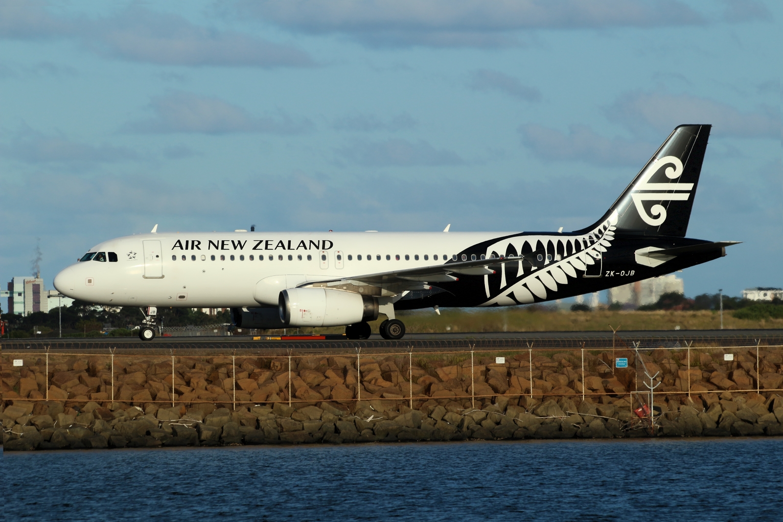 ZK-OJB (2090) 2003 Airbus A320-232