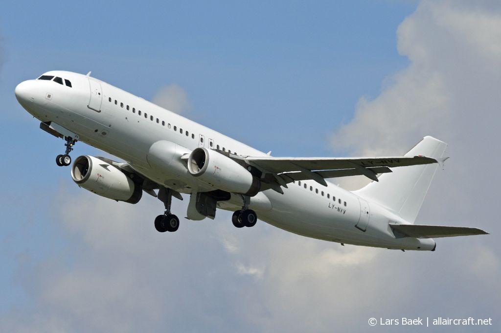 LY-NVV (2085) 2003 Airbus A320-232