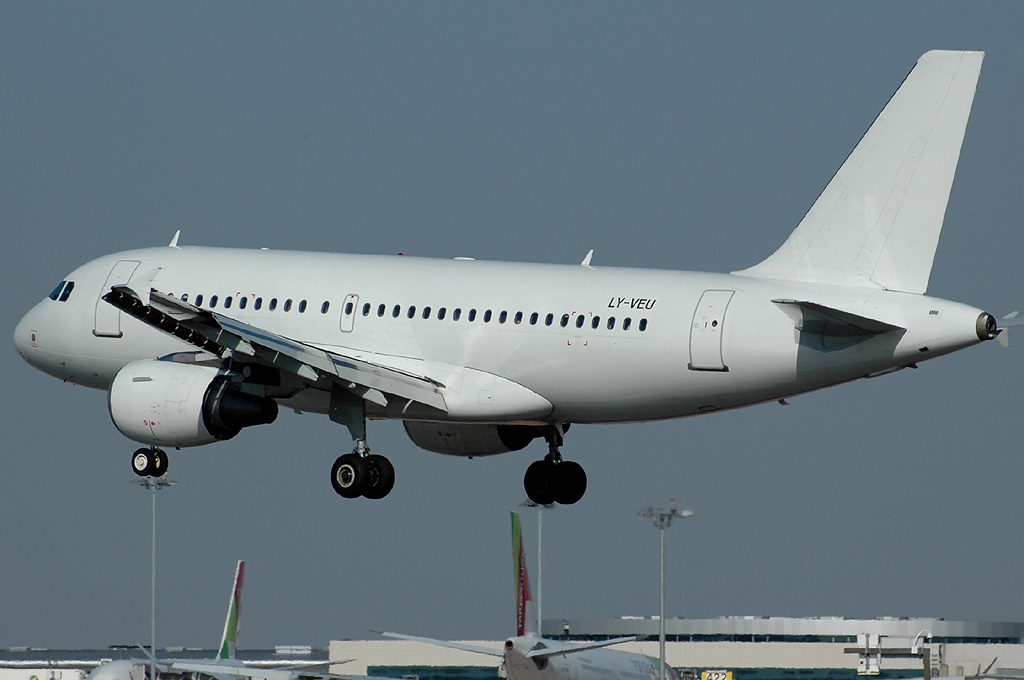 LY-VEU (1263) 2000 Airbus A319-112