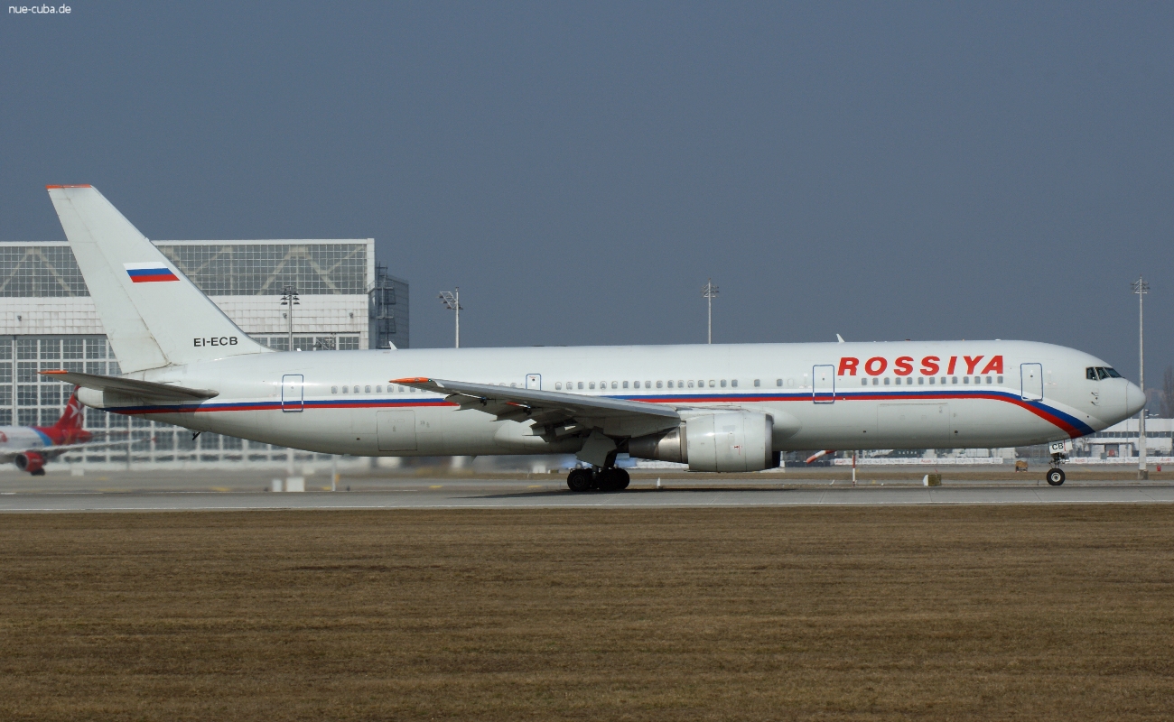 EI-ECB (27617) 1998 Boeing 767-3Q8(ER)