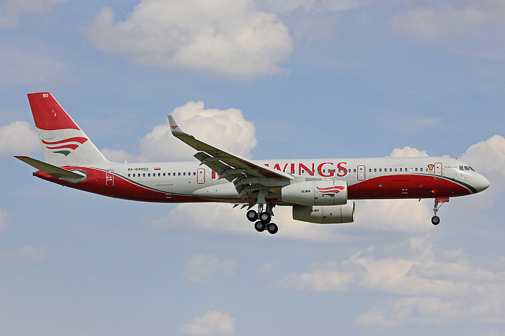 RA-64050, (cn 1450743164050), Tupolev Tu-204-100V