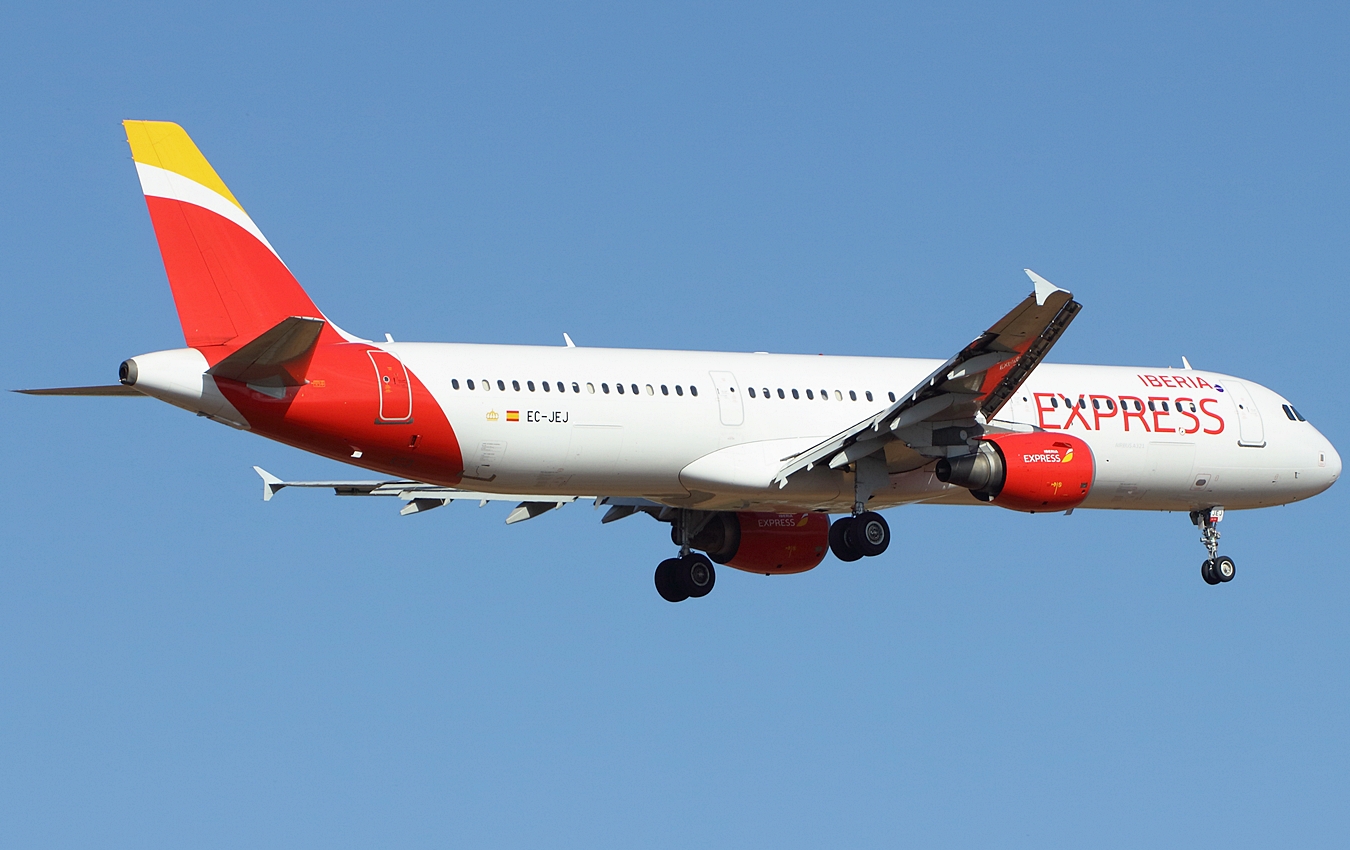 EC-JEJ (2381) 2005 Airbus A321-211