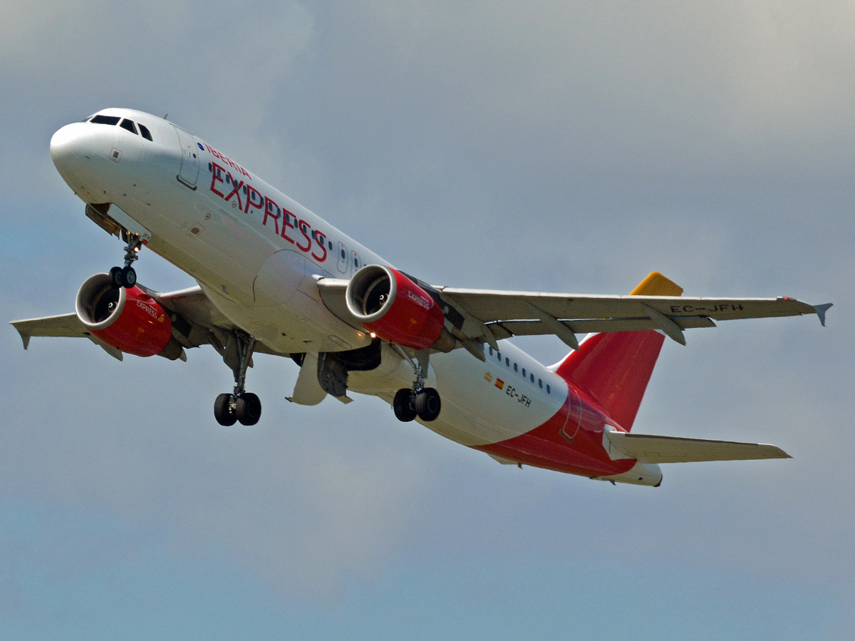 EC-JFH (2104) 2003 Airbus A320-214
