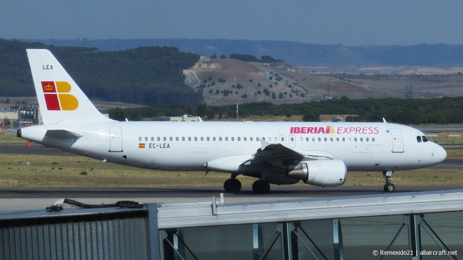 EC-LEA (1099) 1999 Airbus A320-214
