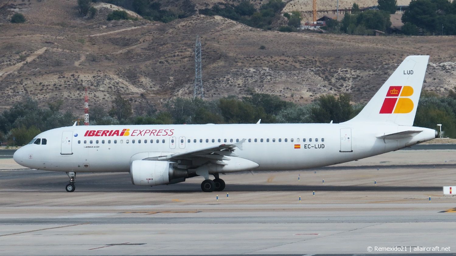 EC-LUD (1067) 1999 Airbus A320-214