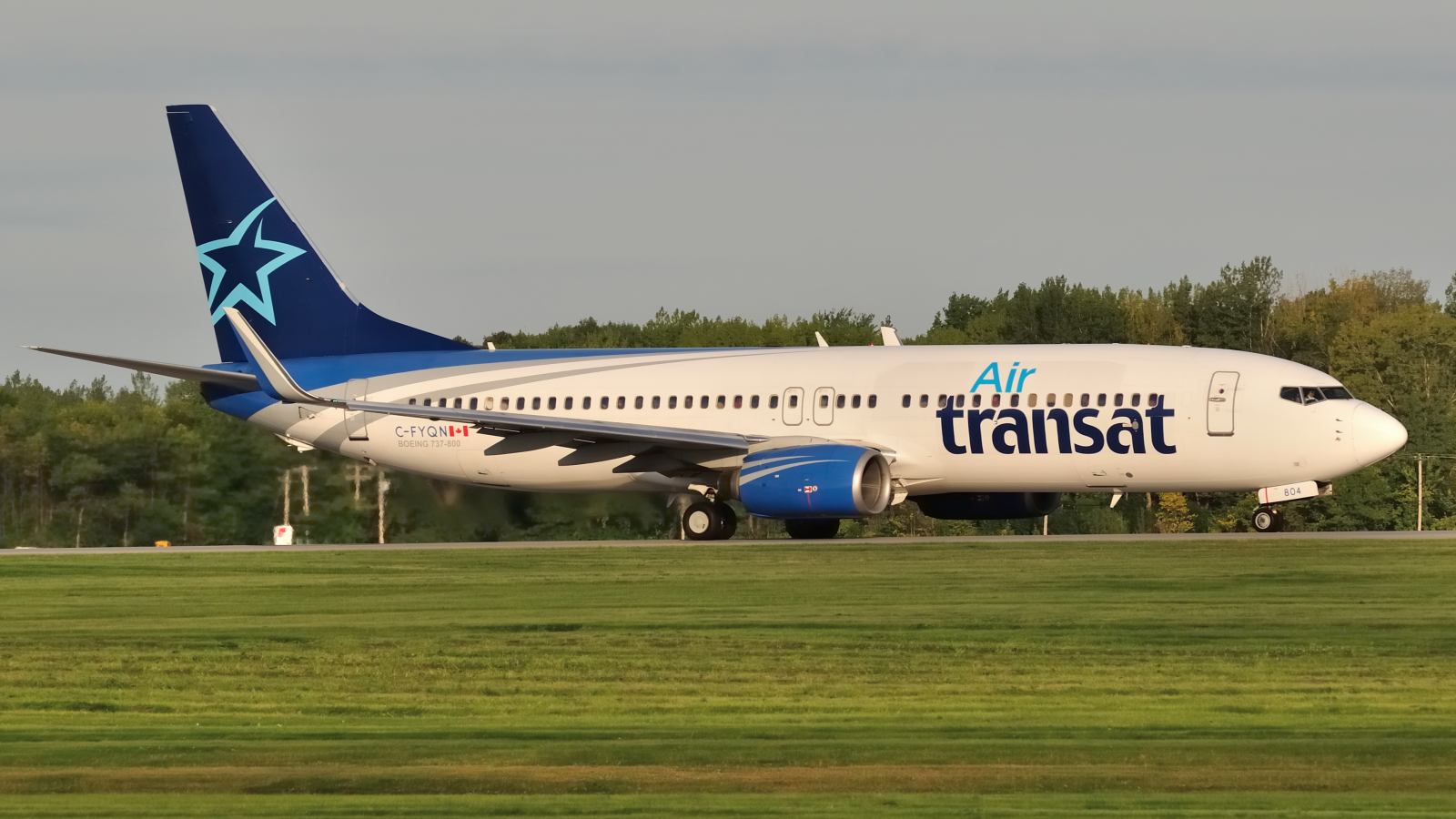 C-FYQN (29933) 2001 Boeing 737-8AS(WL)