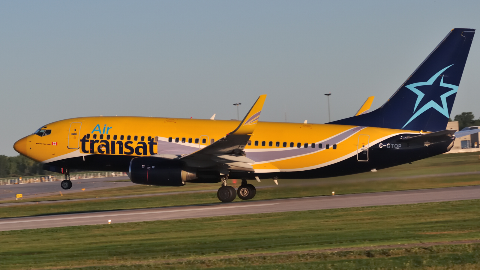 C-GTQP (cn 29081) Boeing 737-73S