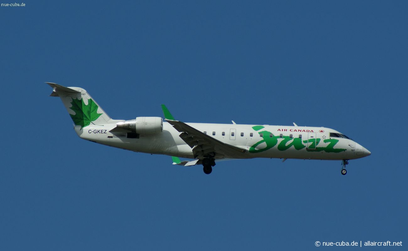 C-GKEZ (cn 7327) Bombardier CRJ200LR