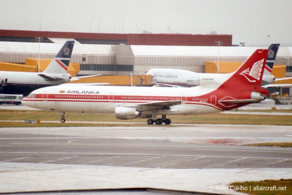 4R-ULM (193N-1211) 1981 Lockheed L-1011 TriStar 200