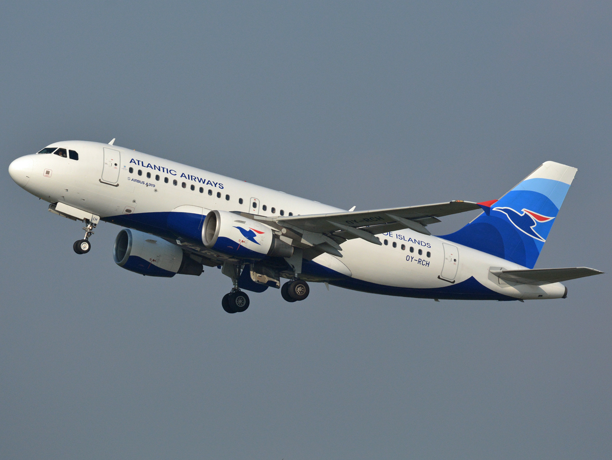 OY-RCH (2186) 2004 Airbus A319-111