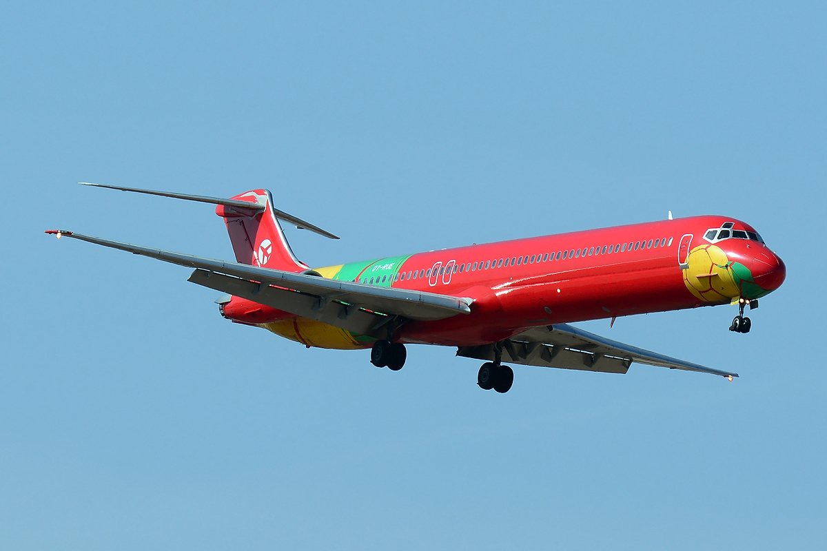 OY-RUE (cn 49936) McDonnell Douglas MD-83