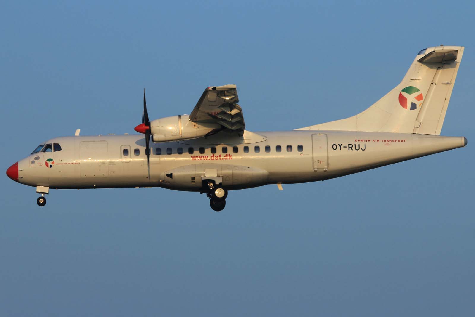 OY-RUJ (497) 1996 ATR-42-500