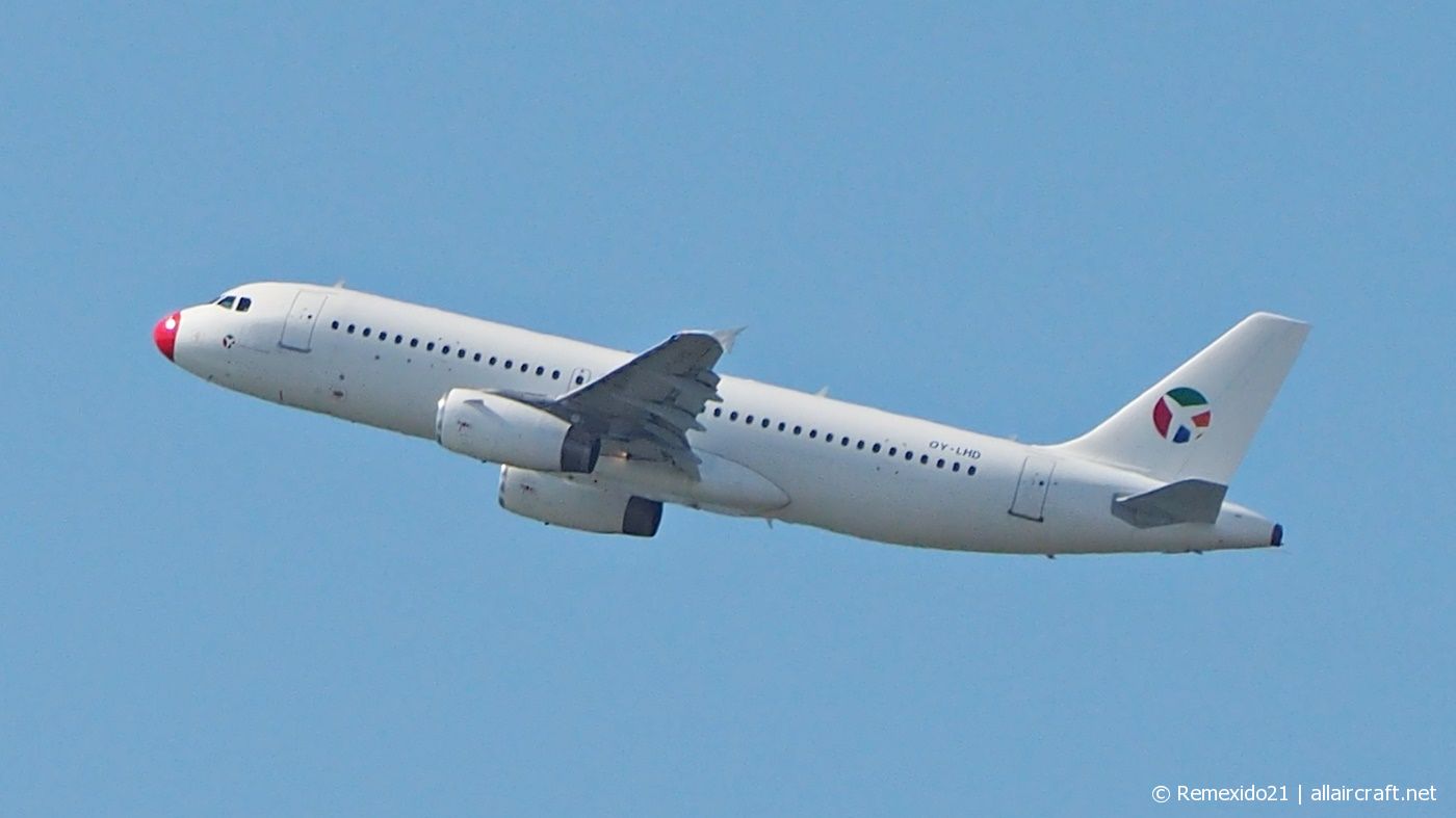 OY-LHD (113) 1990 Airbus A320-231