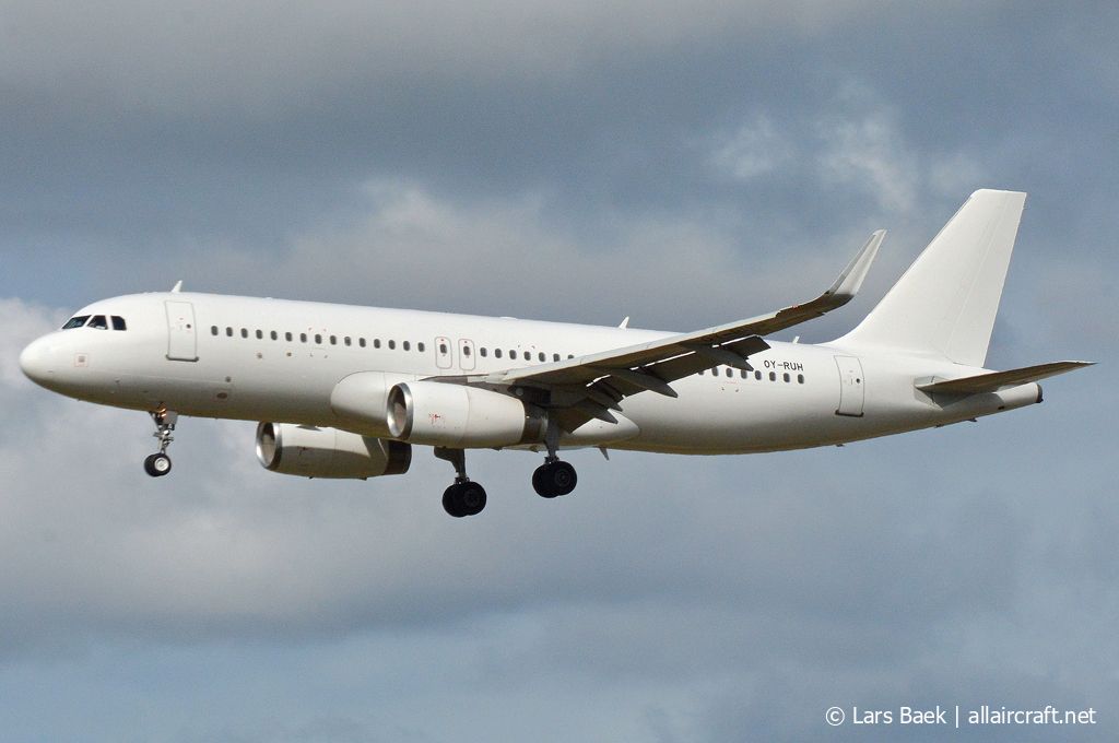 OY-RUH (6749) 2015 Airbus A320-232(WL)