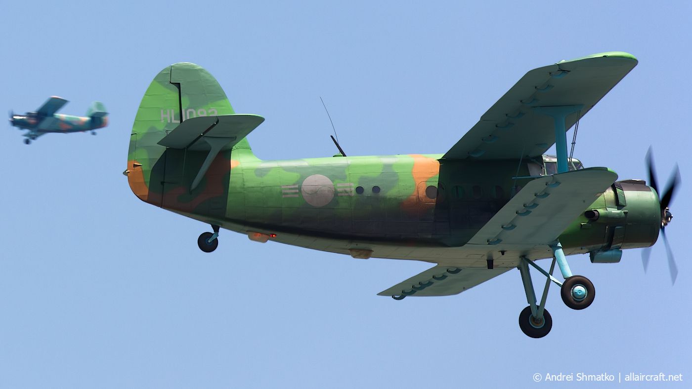HL1092 Antonov An-2